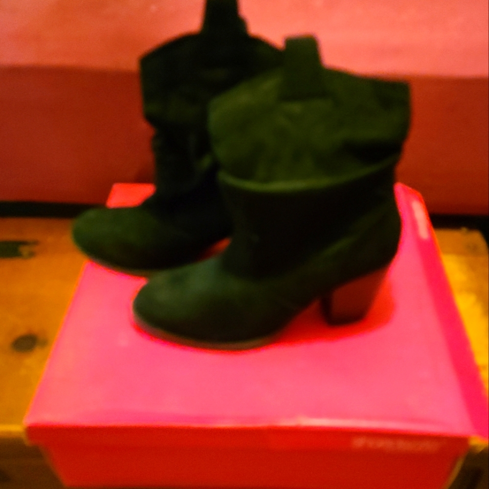 Women's suede boots